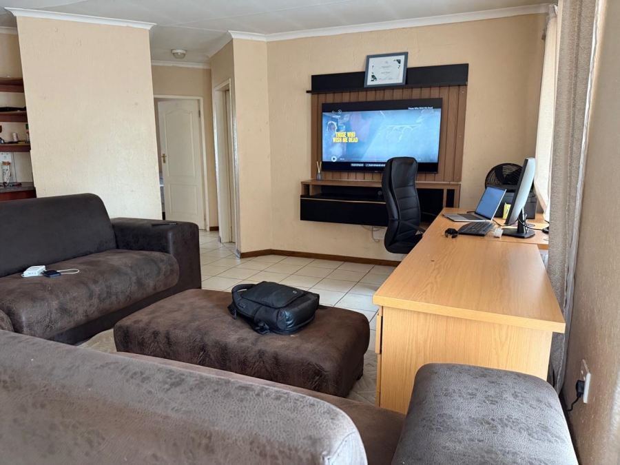 2 Bedroom Property for Sale in Rustenburg Central North West